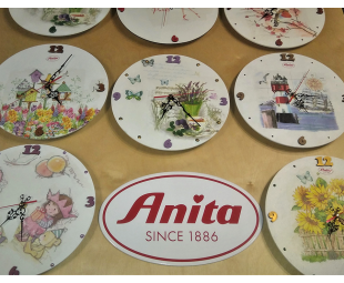 • Вінтажний годинник з Клубом Anita care у Києві
